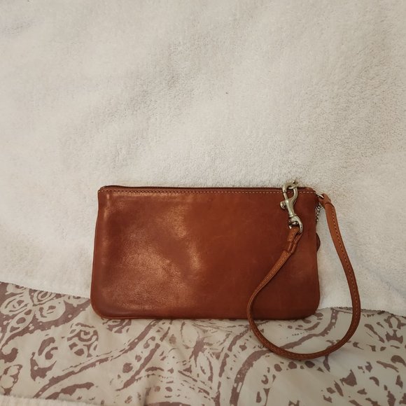 Stylish Coach brown leather wristlet with front pocket and silver metal clasps - Picture 3 of 3